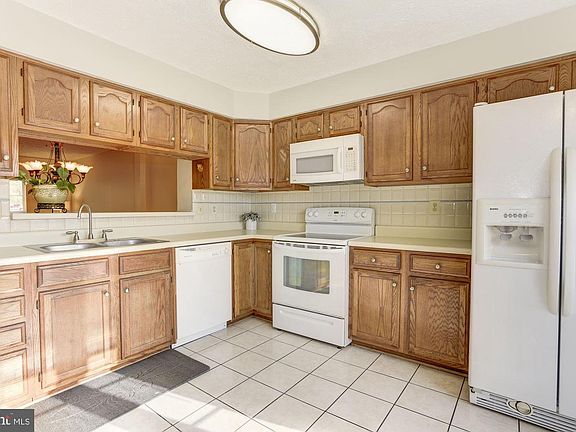 3rd image of 20534 Staffordshire Dr