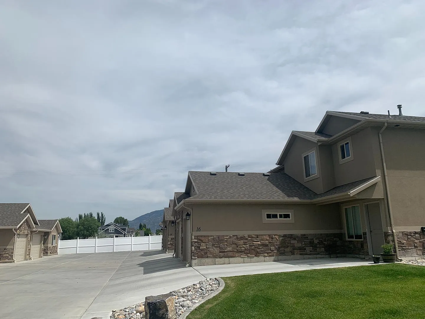 Move-In Special! 3 Bed 2.5 Bath Townhome + Attached Garage | 2 Weeks Free — Photo 2