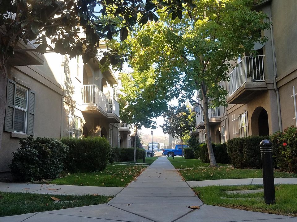 2nd image of 112 Larmon Loop #112