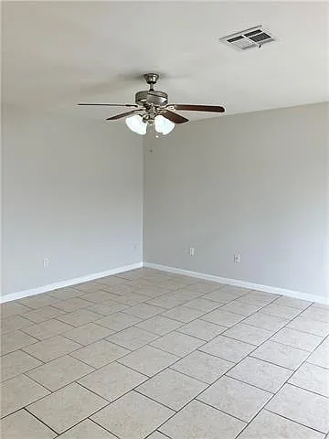 525 Pierre St — Photo 13