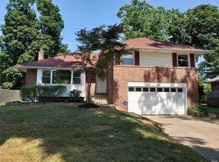 562 Cambridge Ave, Westbury, NY 11590