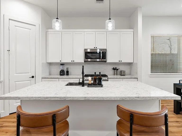 2708 Noble St — Photo 11