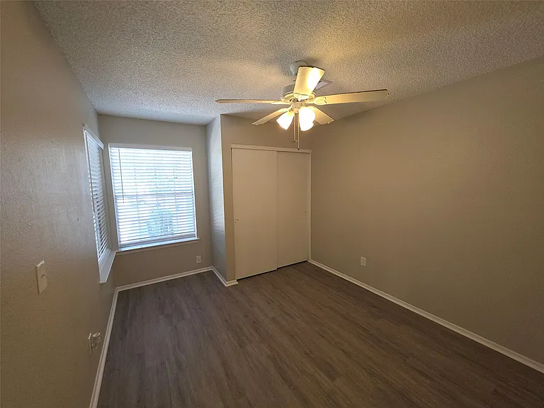 21019 Western Valley Dr — Photo 6