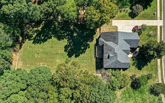 3rd image of 1605 Crestgate Dr