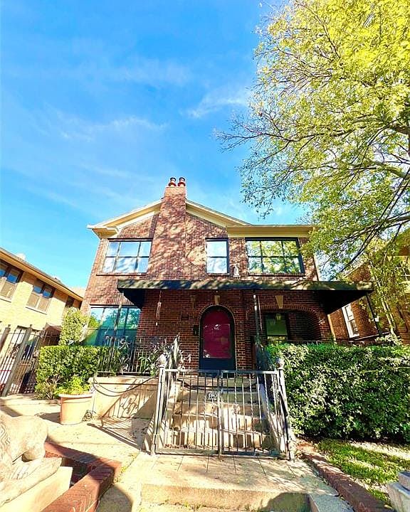 1st image of 826 Blaylock Dr APT 1
