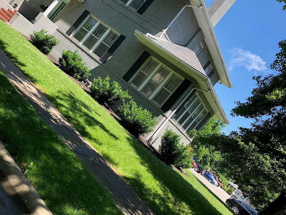 2nd image of 1202 Hillcrest Dr #B
