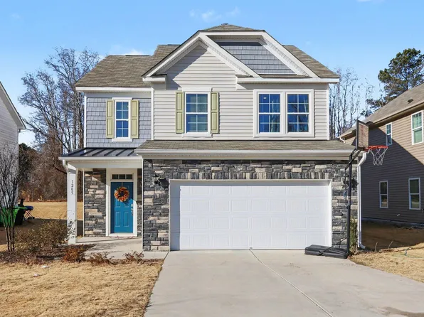 1205 Weavers Trace Dr, Zebulon, NC 27597