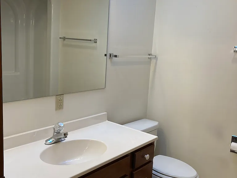 Upstairs Full Bathroom.