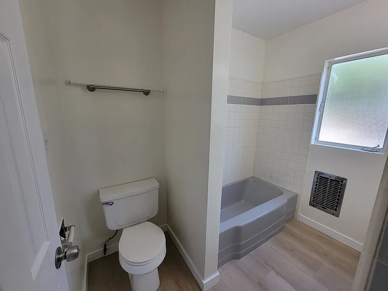13531 Wyandotte St #9 — Photo 13