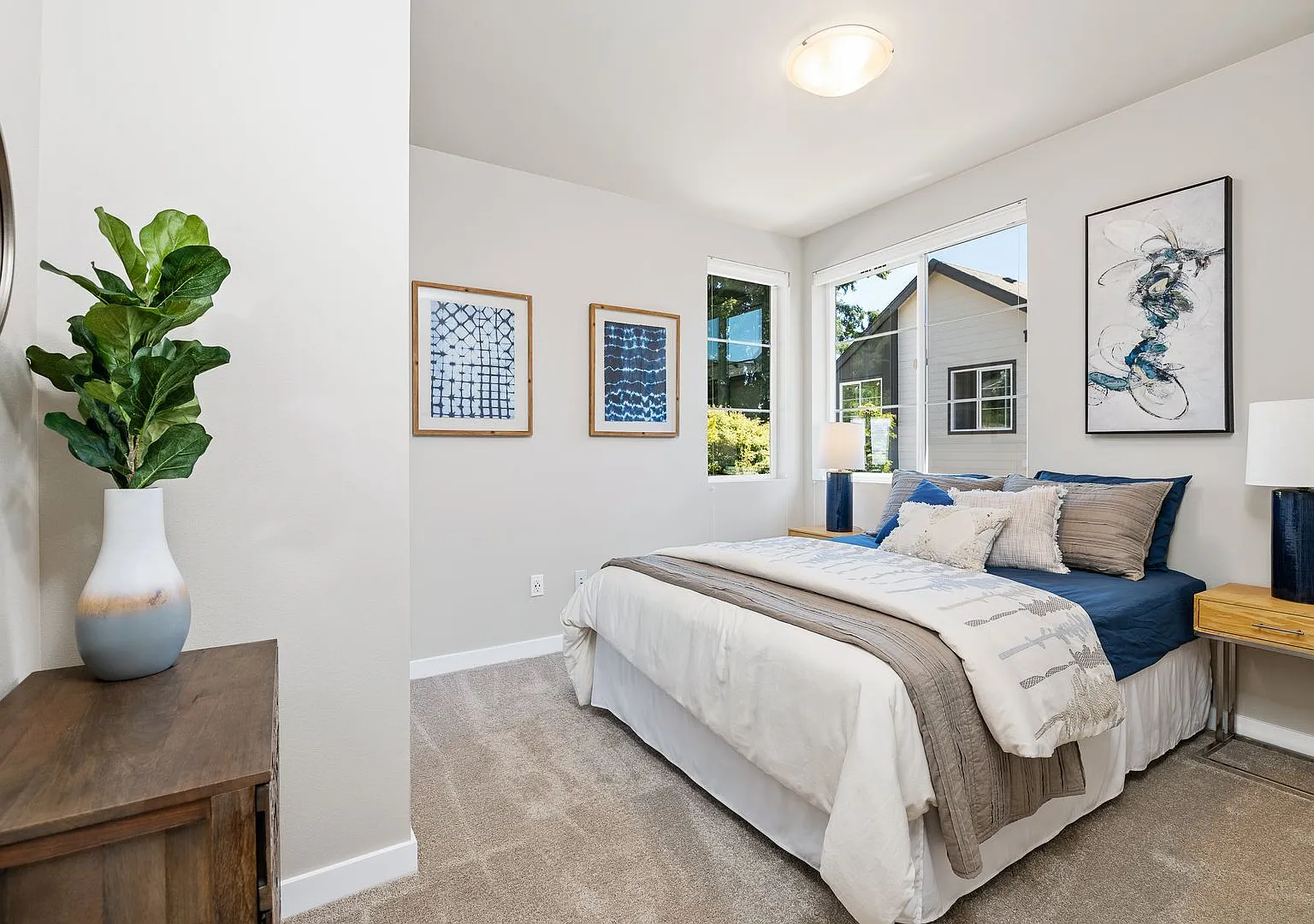 Kenmore End-Unit 4BR | Views | 2-Car Garage — Photo 4