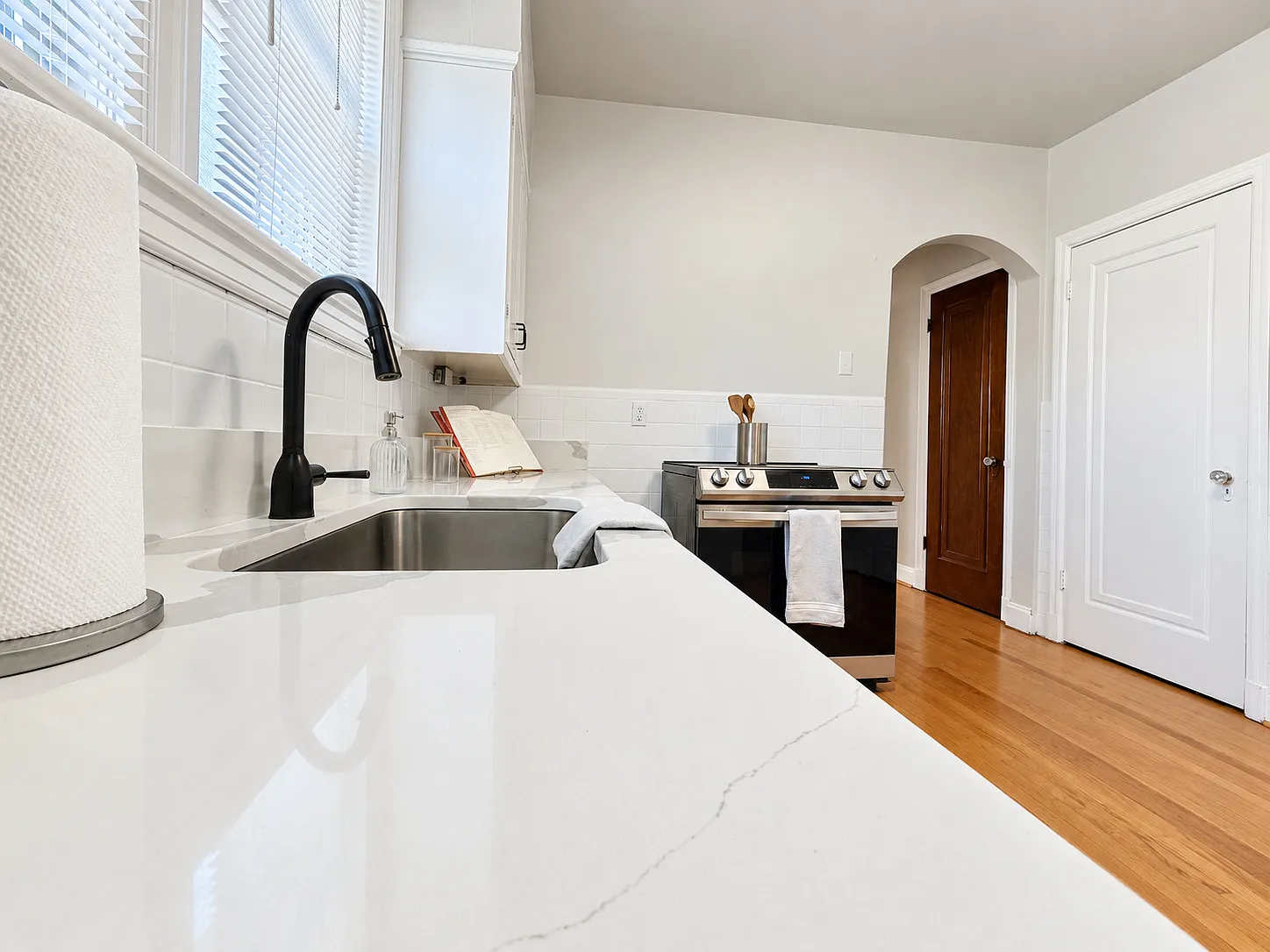 1 bed, 860 sqft, $1,050 — Photo 3
