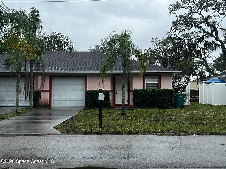 1914 Fletcher St — Photo 2