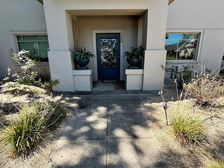 1400 Central Avenue — Photo 2
