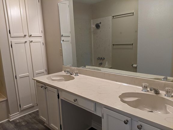 4th image of 923 Creekside Dr