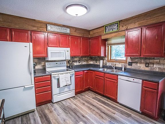 Kitchen - Main Floor