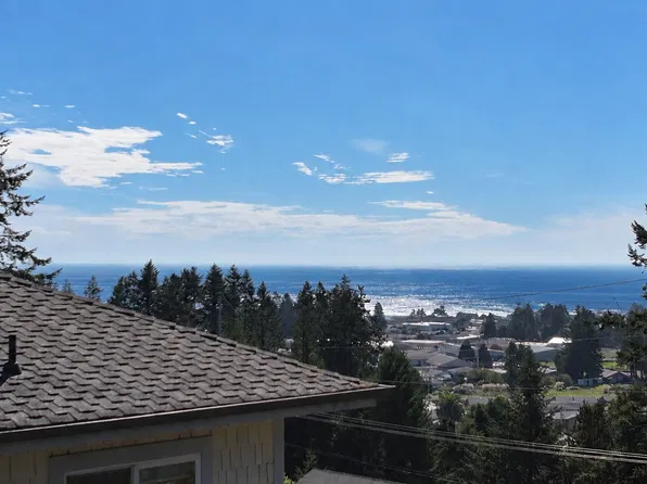 845 Marina Heights Rd, Brookings, OR 97415
