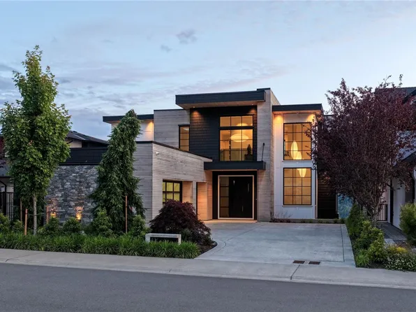 1424 Pinehurst Pl, Langford, BC V9B 3S3