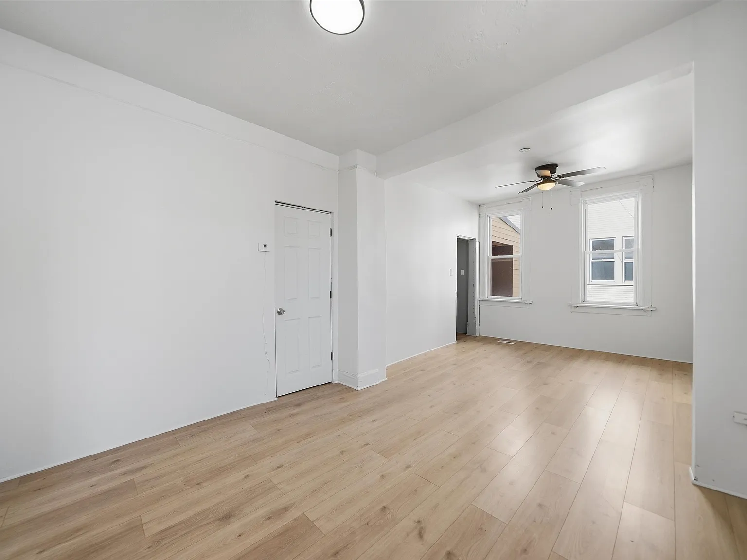 1 bed, 700 sqft, $1,300 — Photo 3