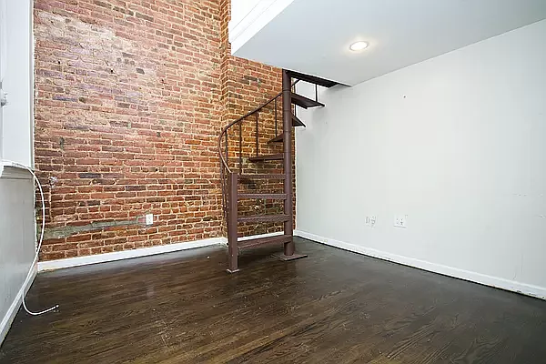 Rented by Friedman Mayer, LREB | media 8