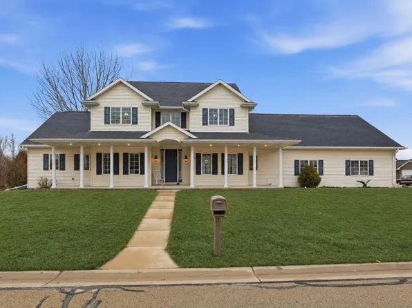 N9005 Blackoak St, Menasha, WI 54952