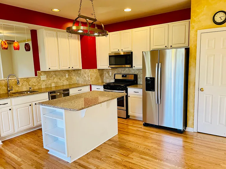 7218 Black Creek Ln — Photo 4