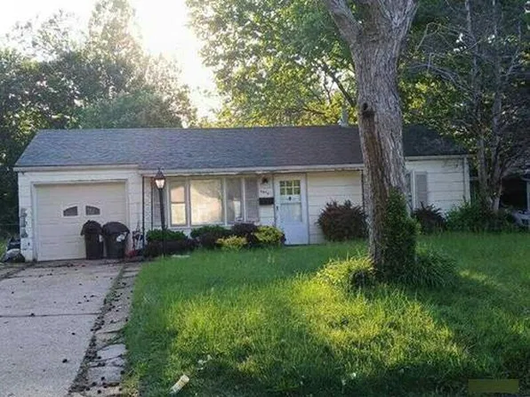 9870 Vickie Pl, Saint Louis, MO 63136