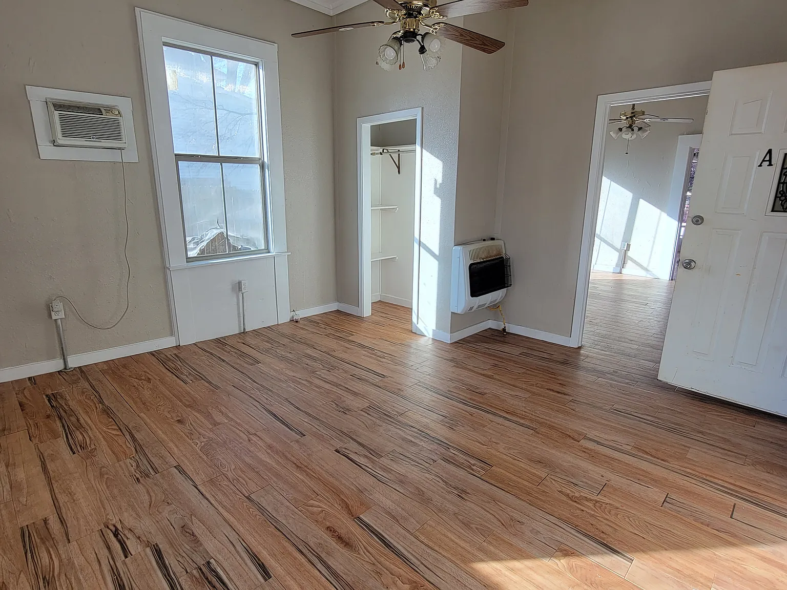 1 bed, 900 sqft, $995 — Photo 2