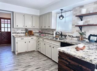 205 Montclaire Dr, West Columbia, TX 77486