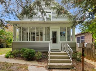 221 Burchell Ave, Highwood, IL
