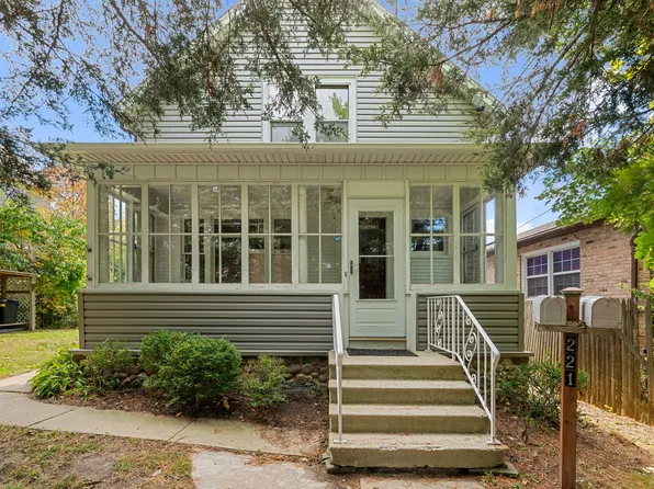 221 Burchell Ave, Highwood, IL 60040