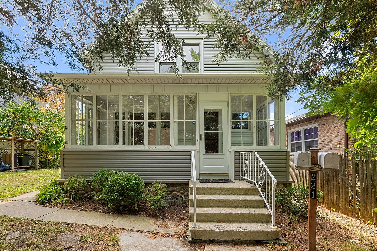 221 Burchell Ave photo 1