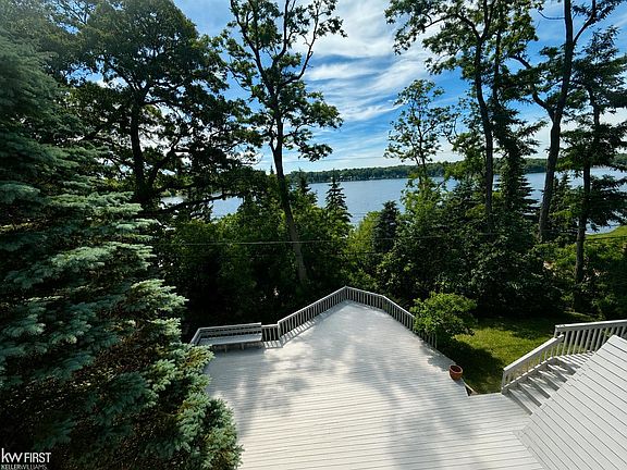 3rd image of 11820 Big Lake Rd