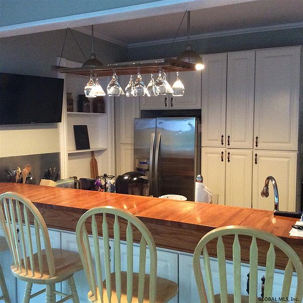 5th image of 83 MENAND Road