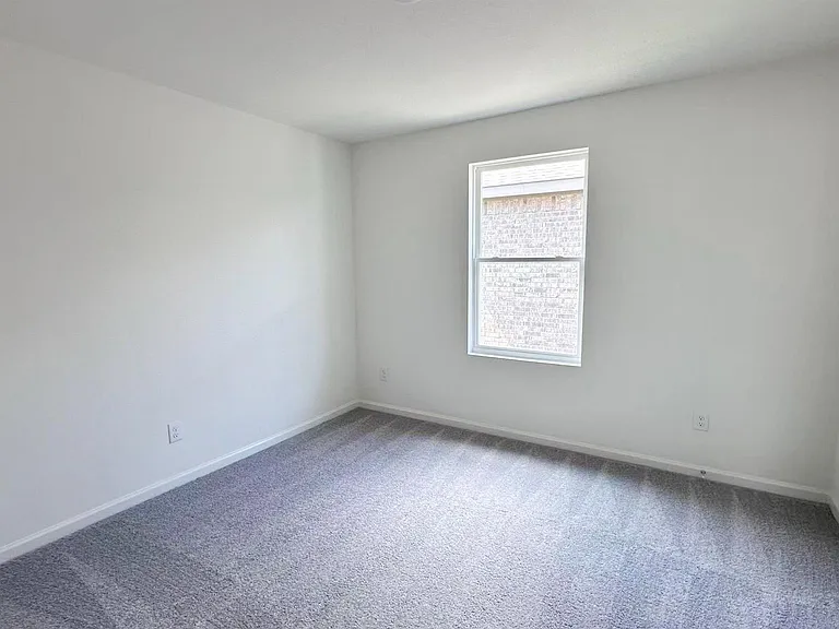 2105 Meadow Park Dr — Photo 15