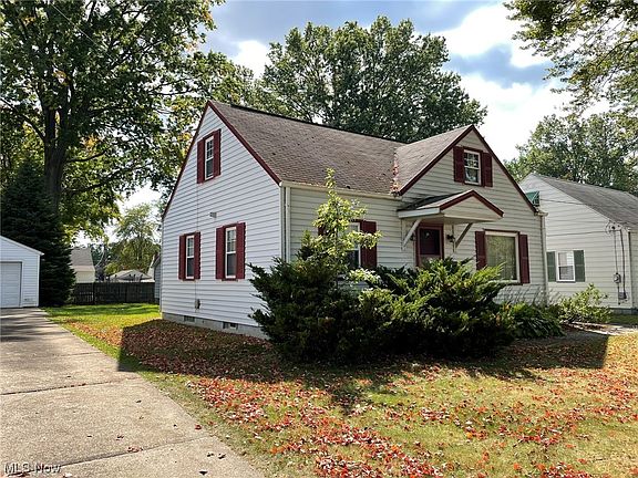 3rd image of 1406 Maplewood St NE