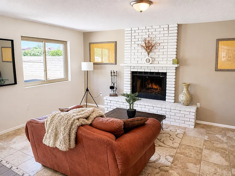 Cozy Sitting Room off Kitchen