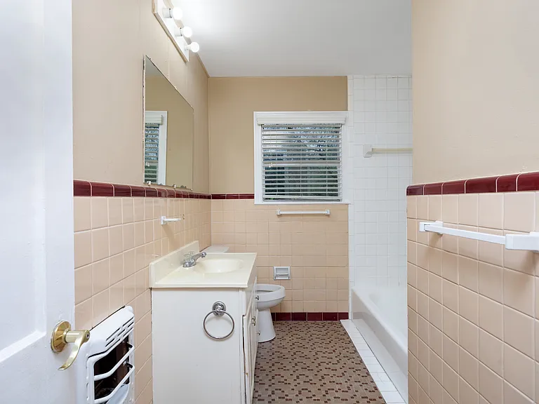 304 Harris Blvd — Photo 8