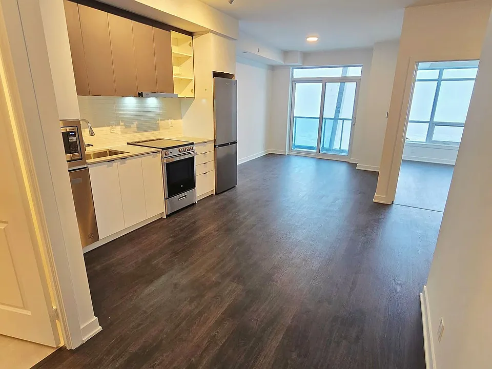 30 Upper Mall Way #3301A
