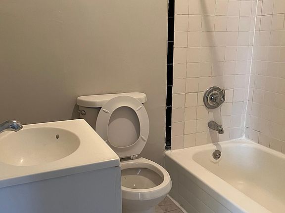 5th image of 117 Ludlow St #1