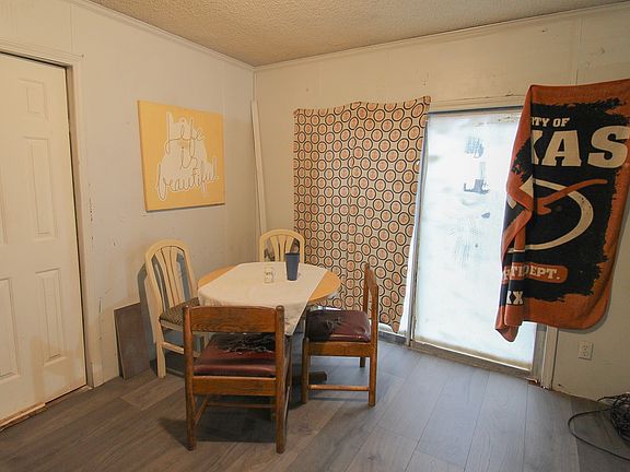 5th image of 204 E 9th St