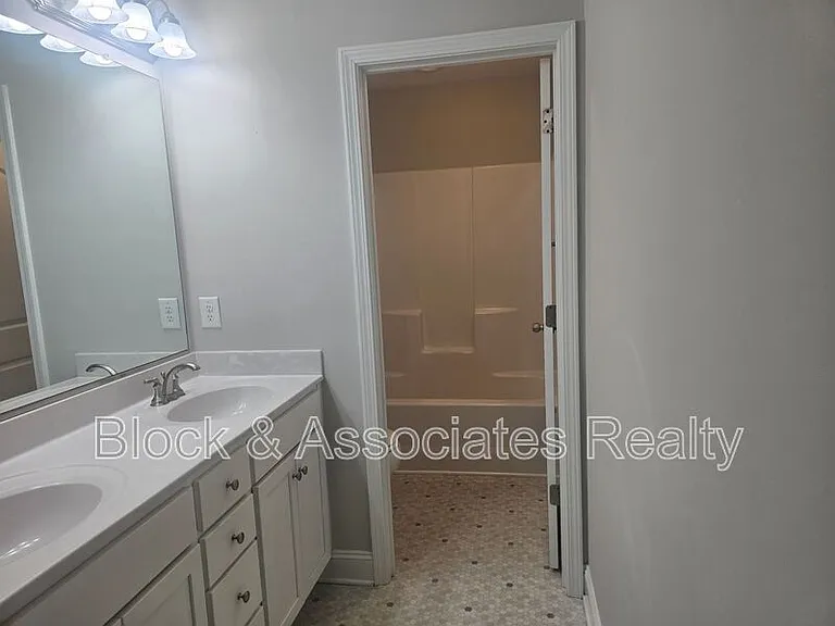 5553 Marblehead Dr — Photo 11