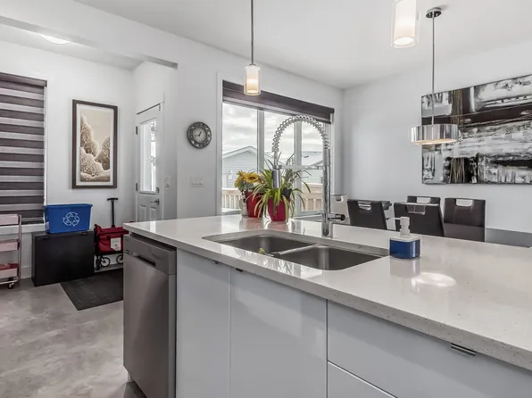 173 Cavanagh Cmn SW, Edmonton, AB T6W 4H4