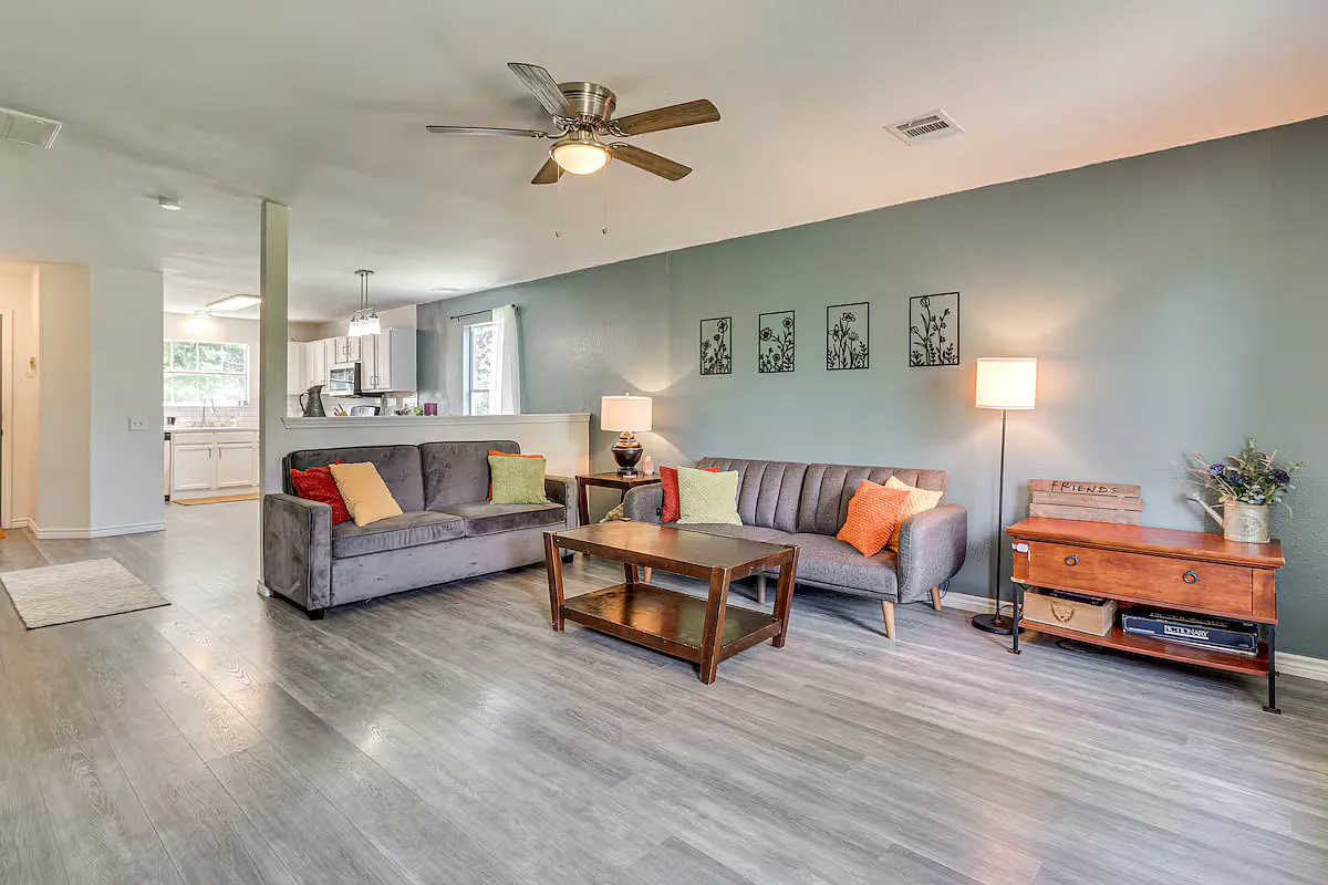 3 bed, 2.5 bath, 1567 sqft, $2,295 — Photo 1