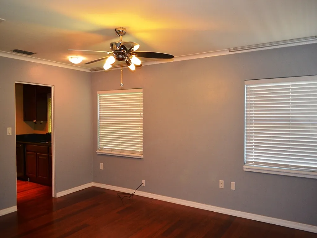 Cute Downtown 3/2 House with Attached 1/1 Apartment-close to everything — Photo 3