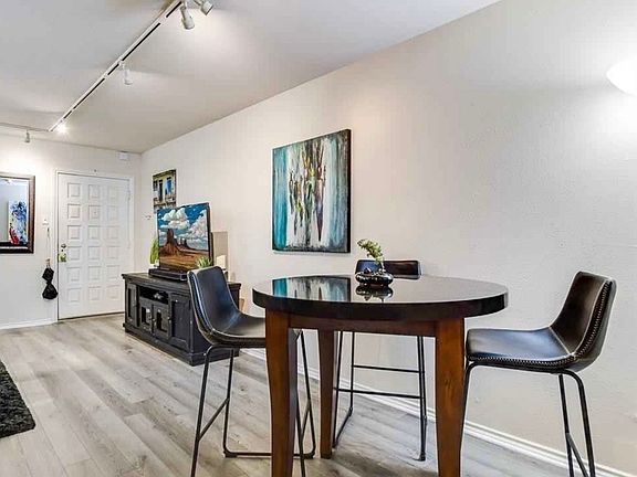 3rd image of 505 W 7th St APT 214