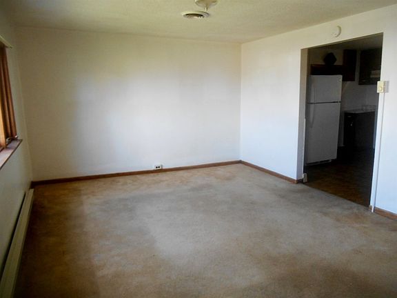 3rd image of 123 W Hatfield St