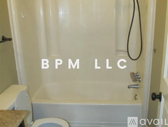 609 Vernon St #B — Photo 8
