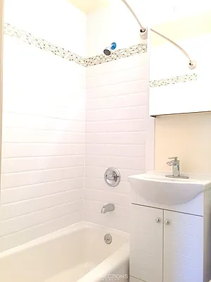 Rented by Manhattan Property Group | media 30