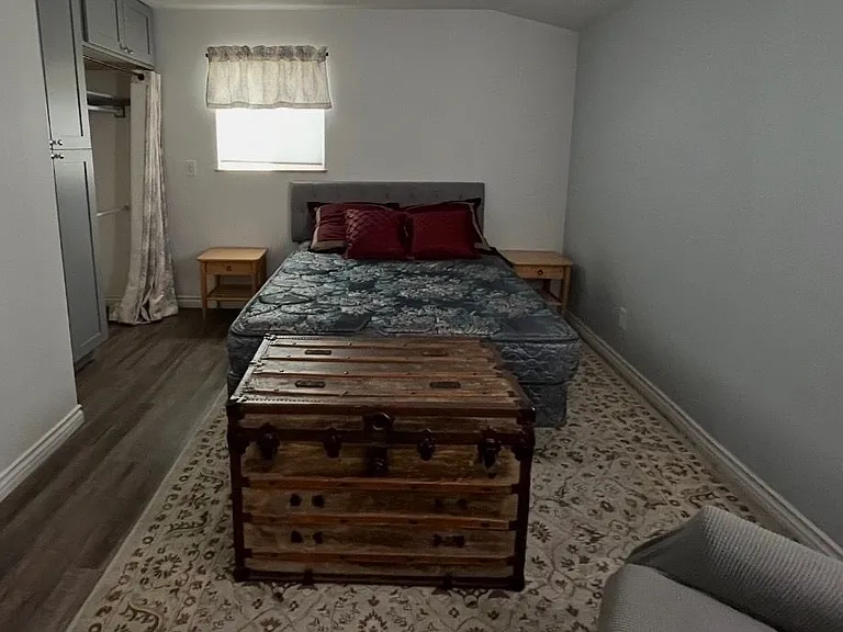 813 Pinon Ln — Photo 2
