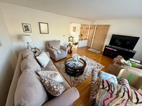 6801 W Sunnyside Ave APT 1E, Harwood Heights, IL 60706